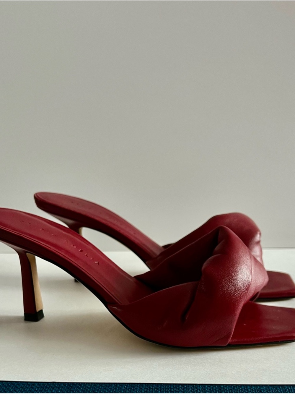STUDIO AMELIA Burgundy Twisted Strap Heeled Slides
